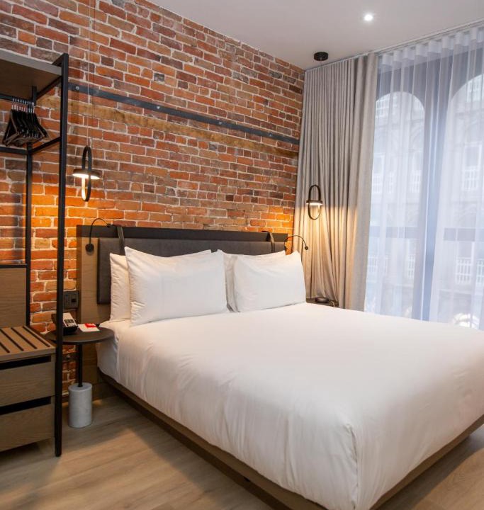 Old Montreal Hotel | Le Petit Hotel Notre Dame