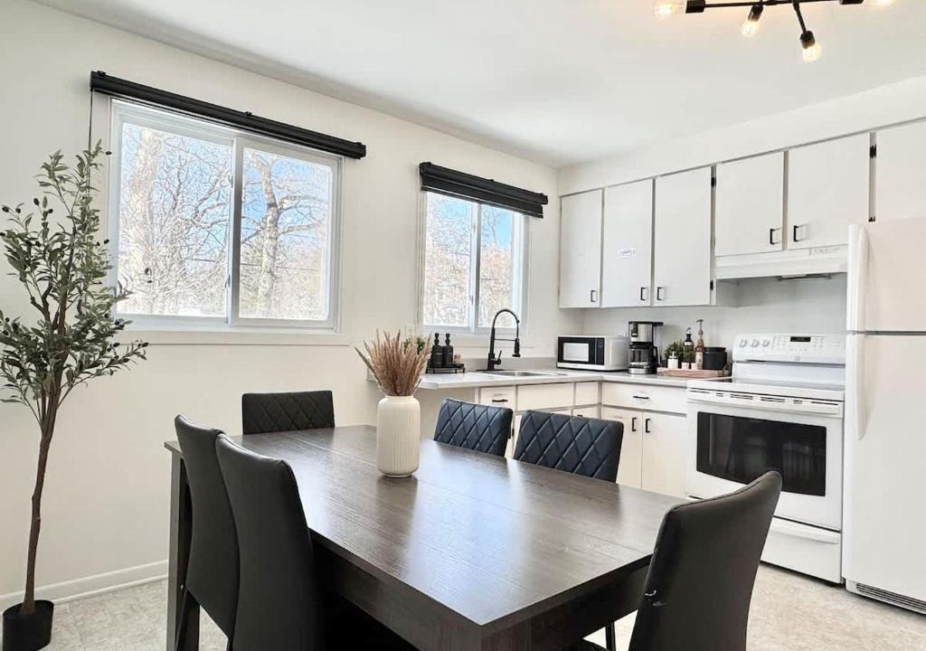 Ste. Foy Apartment | Le Ranch - with EV Chrger Level 2