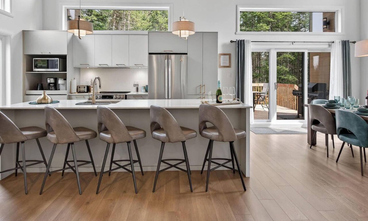 Shannon House | Le Sofia - Spa, Mezzanine Pool Table, Luxury 12p