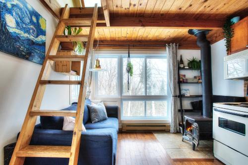 Mont-Tremblant Pedestrian Village Apartment | Le Tiny loft ski in ski out