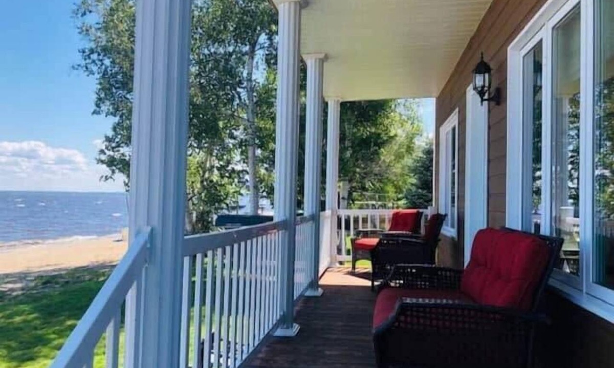 St. Felicien Ski Chalet | Les Quatre Vents - Lakefront & Private Beach