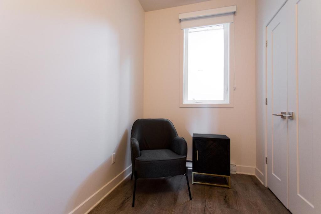 Mile End Apartment | Light Filled 2 Bdr Unit in Mile End by Den Stays
