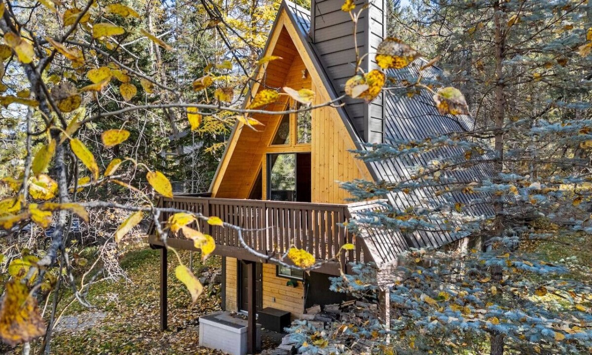 East Kootenay Cabin | Little Bear Lodge | Slope-Side | A-Frame | Hot Tub