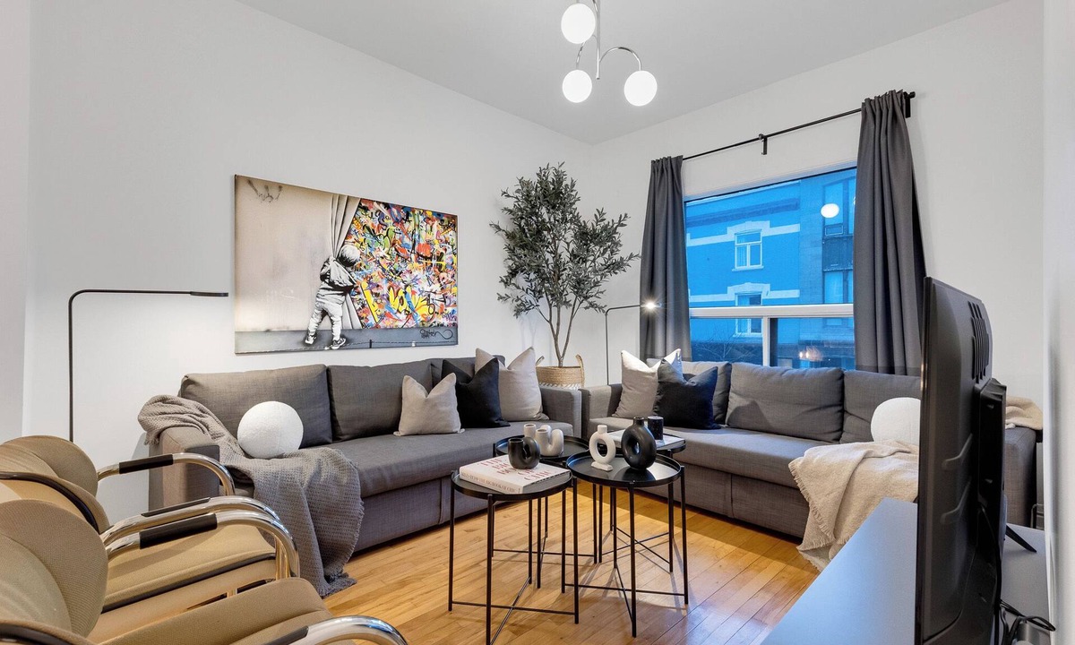 Plateau Mont Royal Apartment | LiV MTL - Avenue