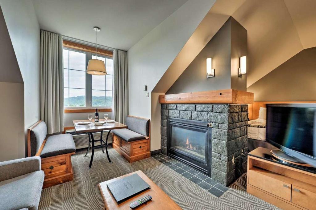 Mont-Tremblant Pedestrian Village Apartment | Lodge de la Montagne Unit 429