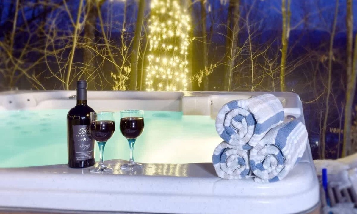 Labelle Ski Chalet | Log cabin w hot tub View near of Tremblant