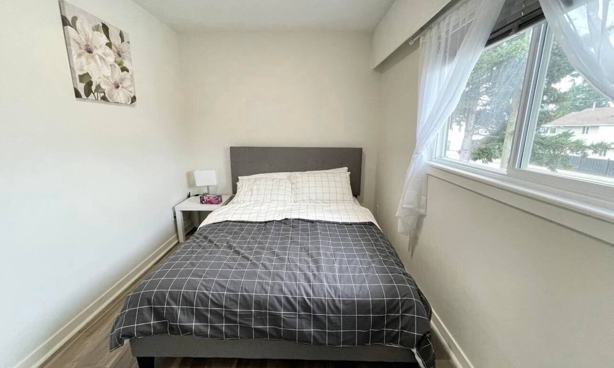 Hatzic House | Lovely 3-bedroom upper rental unit
