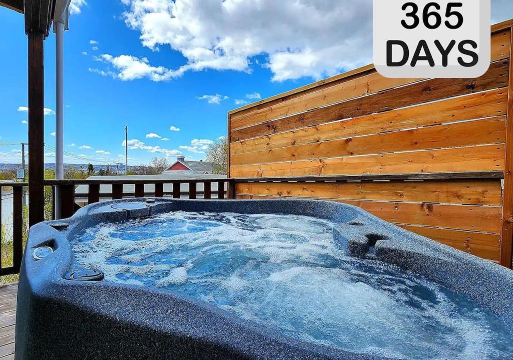 Quartier 5-4 Apartment | Lovely Boho Spa Sauna AC and Free Parking