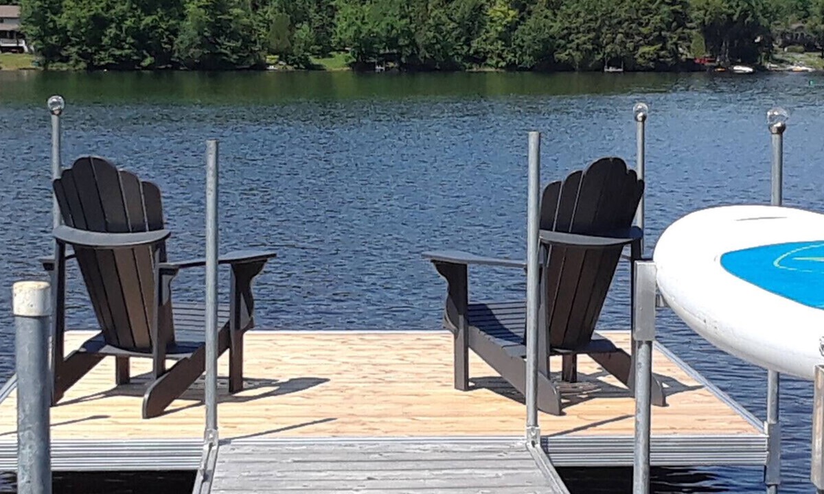 Stanstead Township Ski Chalet | Lovering Lakefront - Spa - Monarque