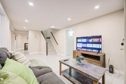 Richmond Hill House | Lower-Level Classic House in Richmond Hill
