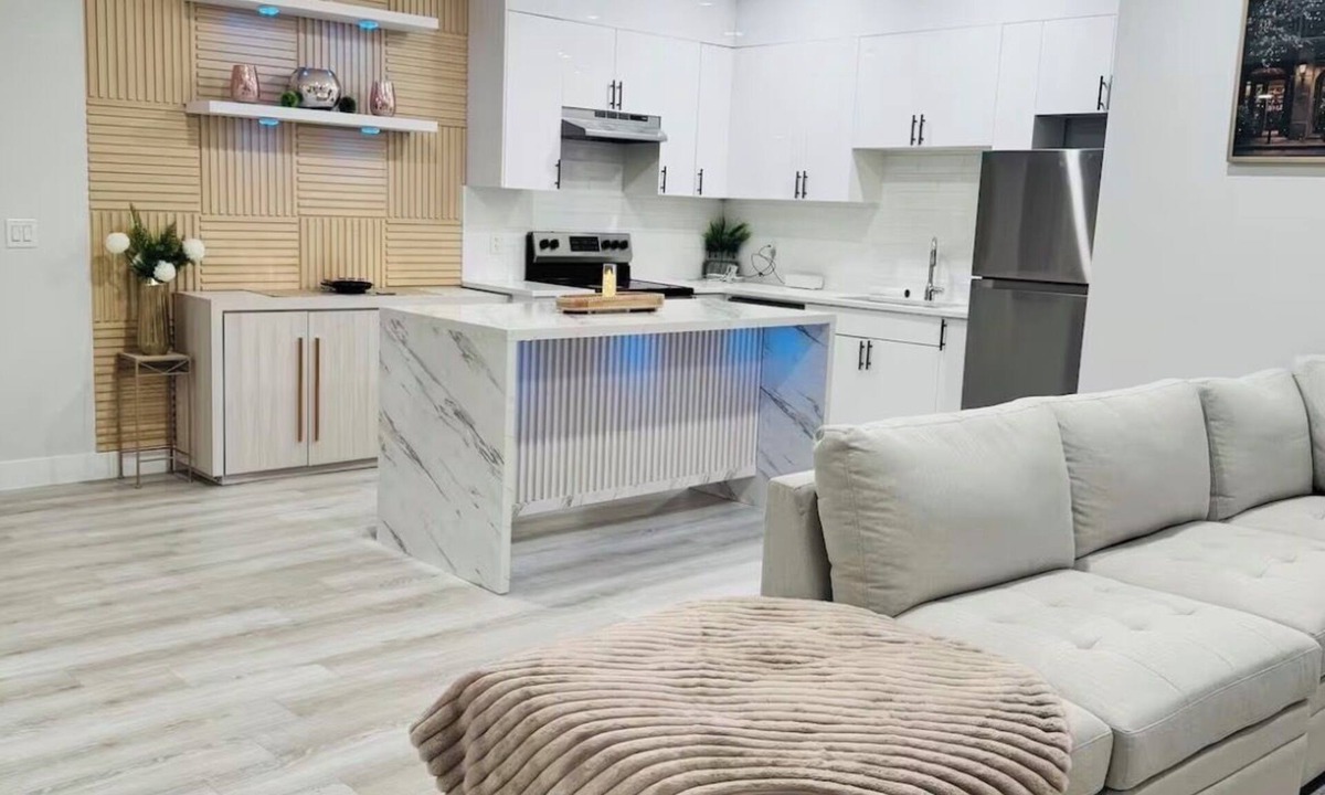 Chestermere Apartment | Luxary 2-Bedroom Private Basement apartment in Chestermere