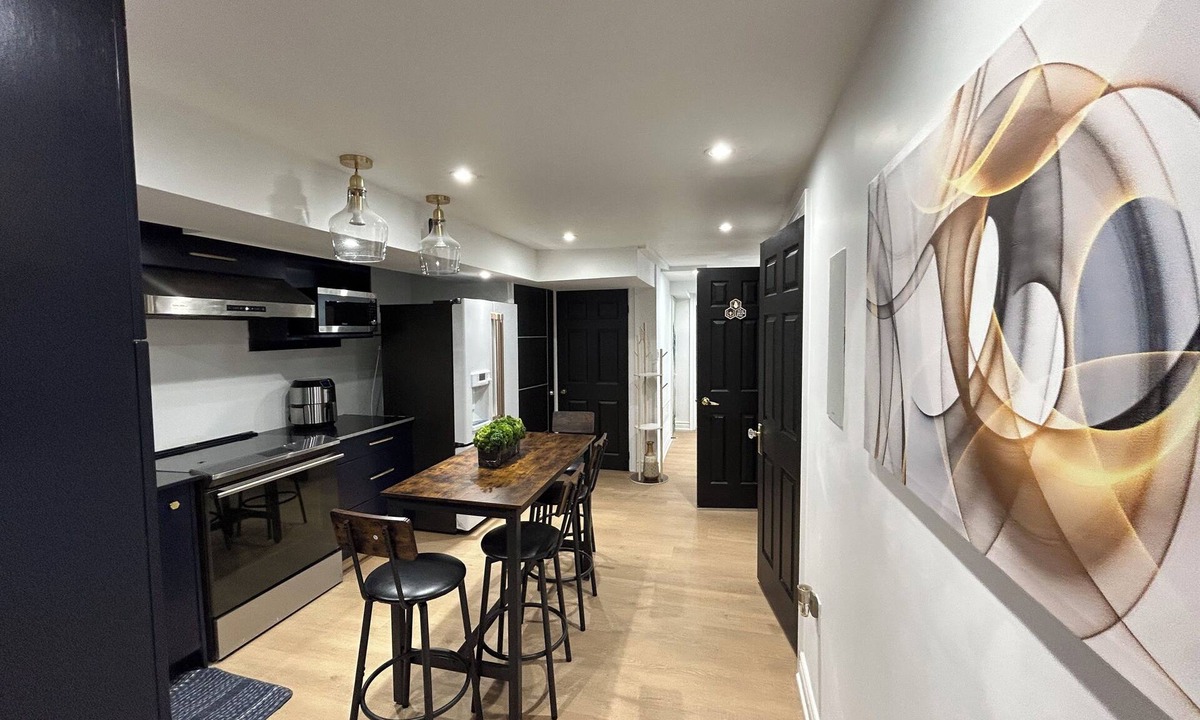 Mount Pleasant House | Luxe Apartment in Caledon