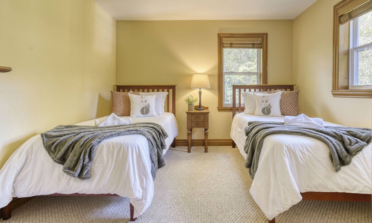 Mont-Tremblant Ski Chalet | Luxe Chalet with Hot Tub on the Golf course!