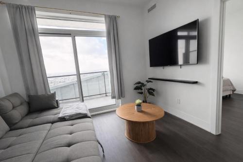 Kitchener Apartment | Luxurious Condo - Gym,Pool,Sauna,Bowling Alley,Hot Tub,Lounge