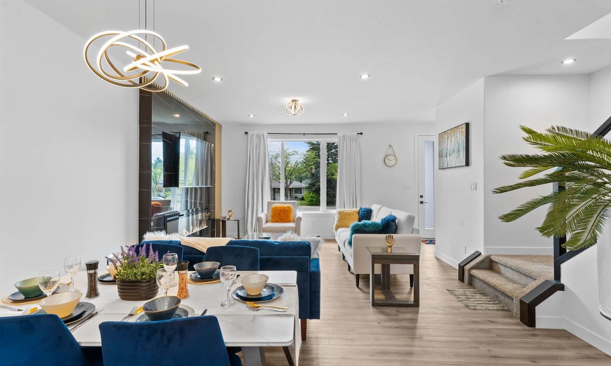 Edmonton House | ⭐Luxurious Downtown Duplex⭐ Magnificent ⭐Stylish ⭐Modern ⭐Sleeps 7