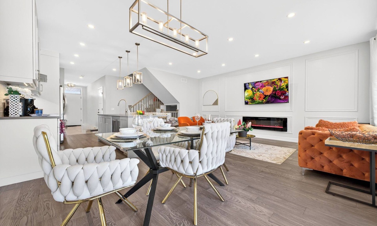 Niagara Falls House | Luxurious Niagara 3 Bdr Townhouse/Garage