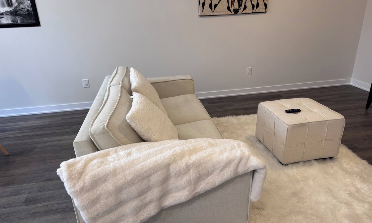 Ottawa Division House | Luxurious townhouse near Ottawa Airport YOW