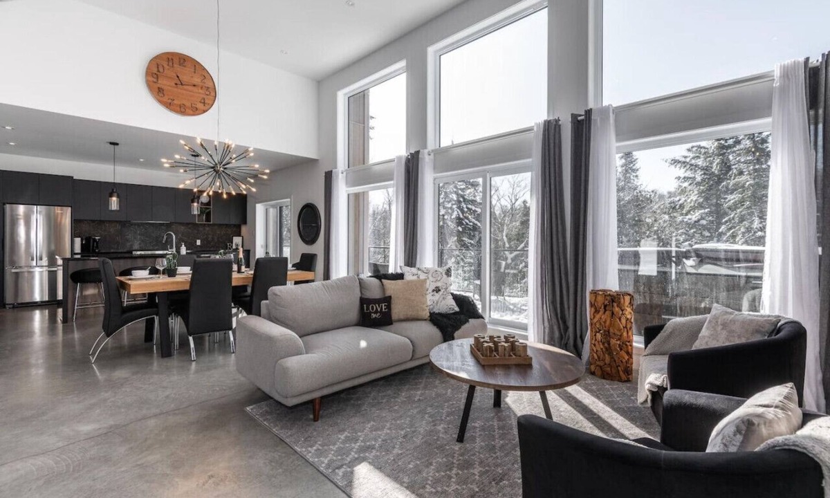 La Conception Ski Chalet | Luxurious Villa Tremblant 4 Bdrs w/Hot Tub B85
