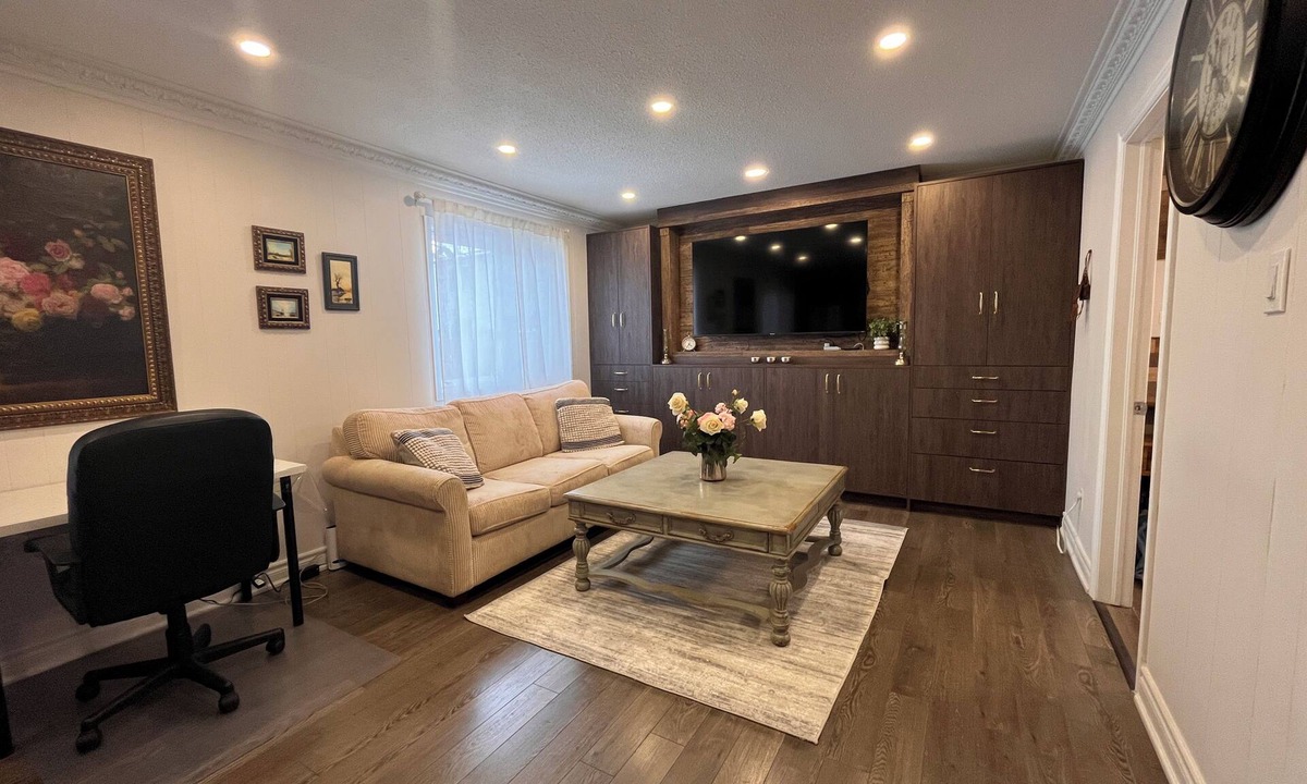 Pickering House | Luxury 1-bedroom 1-parking downtown Pickering
