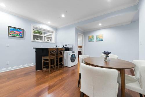 Shaughnessy House | Luxury 1200 squft 2BR Shaughnessy Suite Near YVR & DT