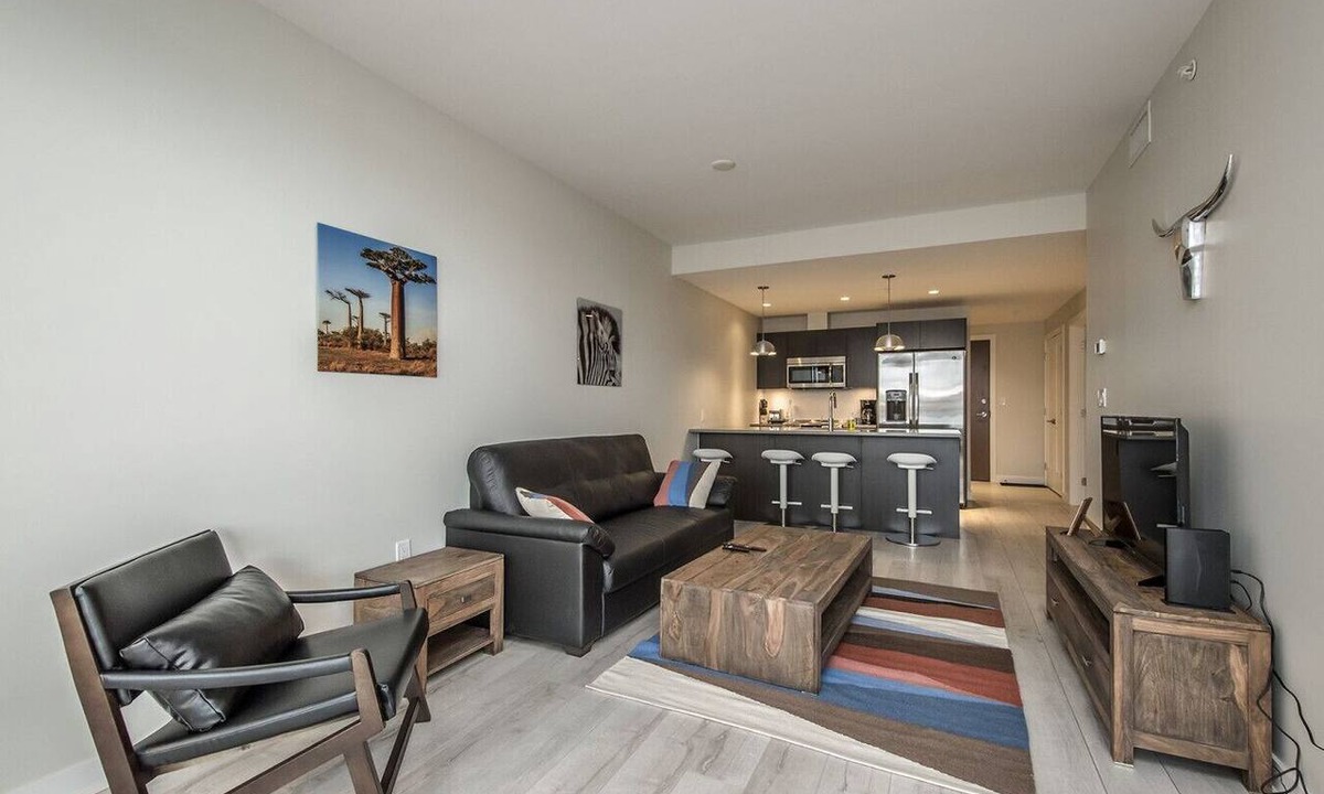 Downtown Apartment | Luxury 1BR Apt with City Views – Walk to Alderney