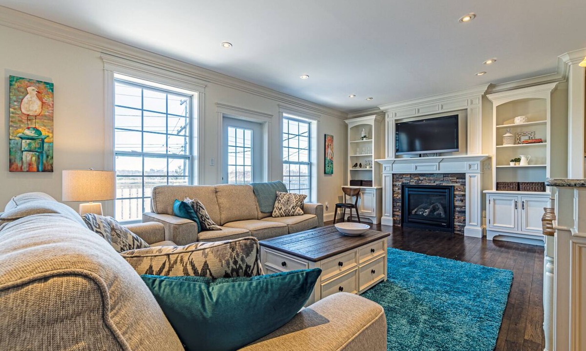 Halifax House | Luxury 3-Bedroom Furnished Home. View of NW Arm, close to DT (Min 28 days)