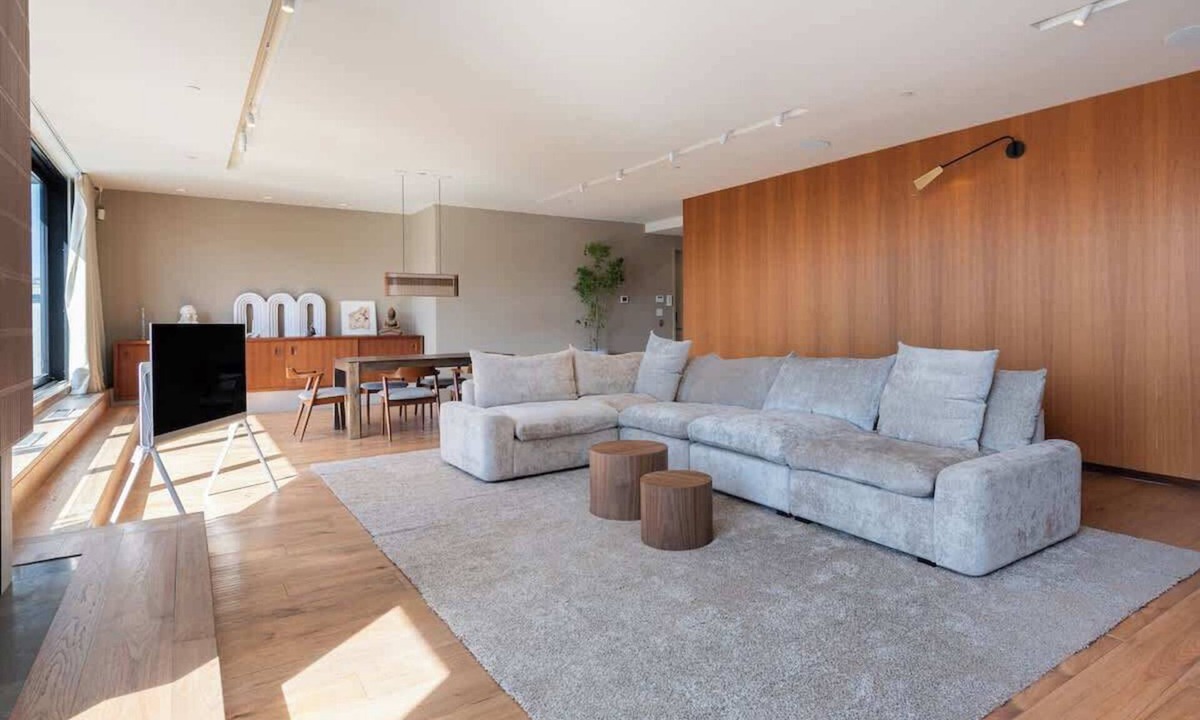 La Petite-Patrie Apartment | Luxury 3+ BR Penthouse Near Jean-Talon Market