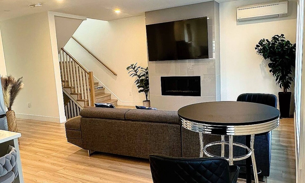 Langford House | Luxury 4BR Home Victoria BC | Bear Mountain | Sleeps 8+