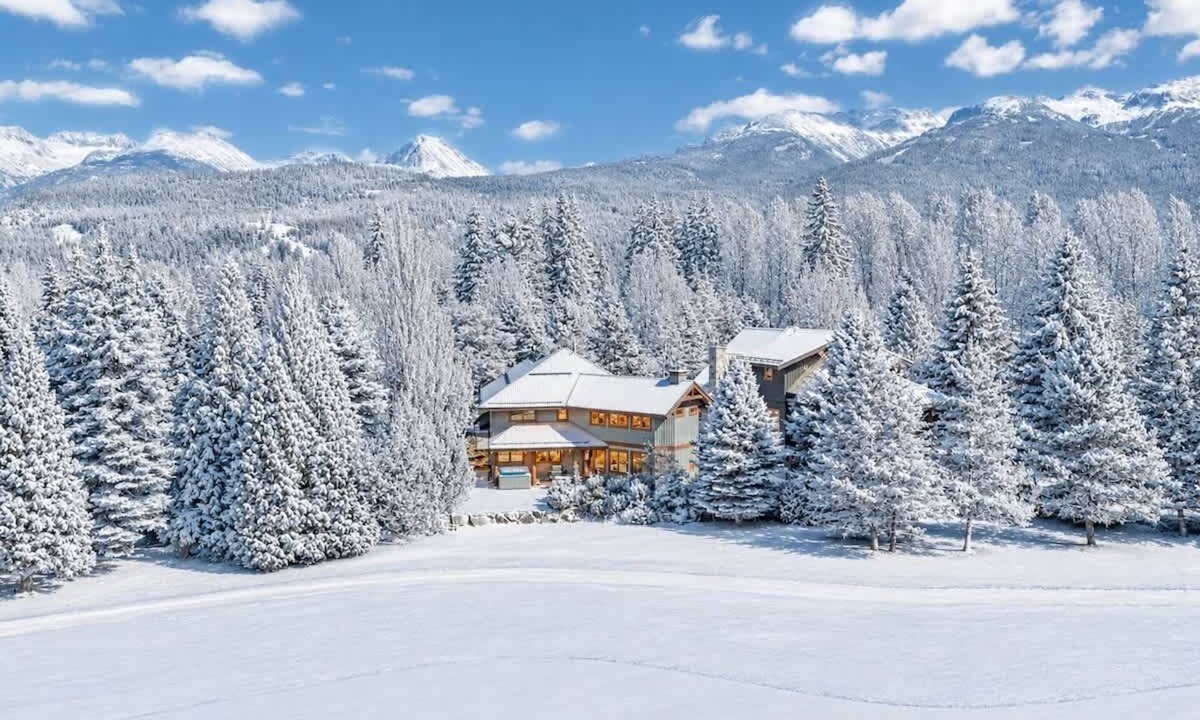Nicklaus North House | Luxury 5-bed Whistler Village | Golf Course Views