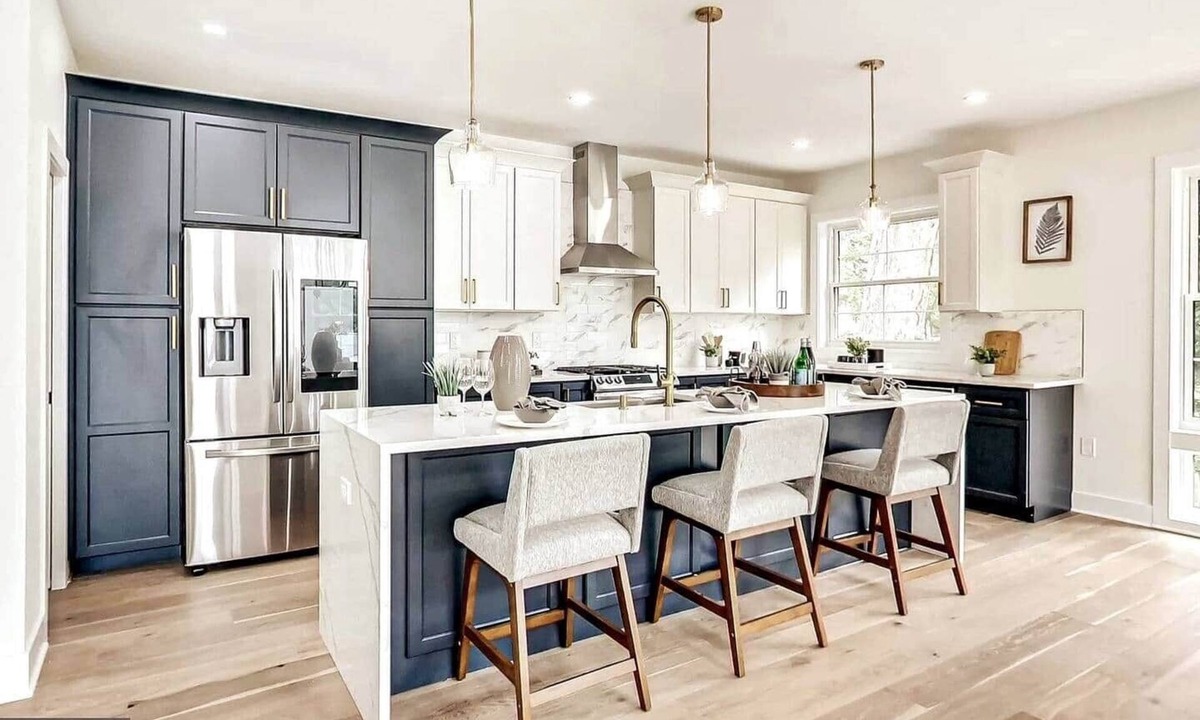 Nauck House | Luxury 5 BR 4 Baths Estate w/opt Bsmnt: Nonsmoking