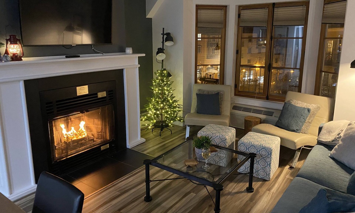 Mont-Tremblant Pedestrian Village Condo | Luxury 900 sft 2BR Condo, 💗 Action, Pool, Hot Tub, Beach Access, Indoor Parking
