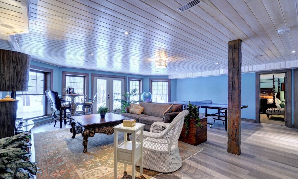 Eagle Lake House | Luxury B&B close to Alqonquin park and Sir Sams ski hill