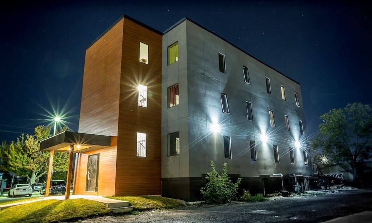 Niagara Falls Condo | Luxury Boutique Condo 2B