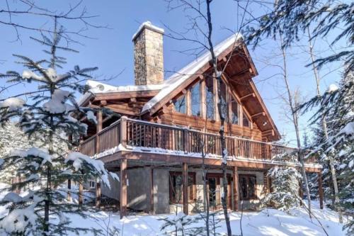 Labelle Ski Chalet | Luxury Lake Loghouse - Mont Tremblant