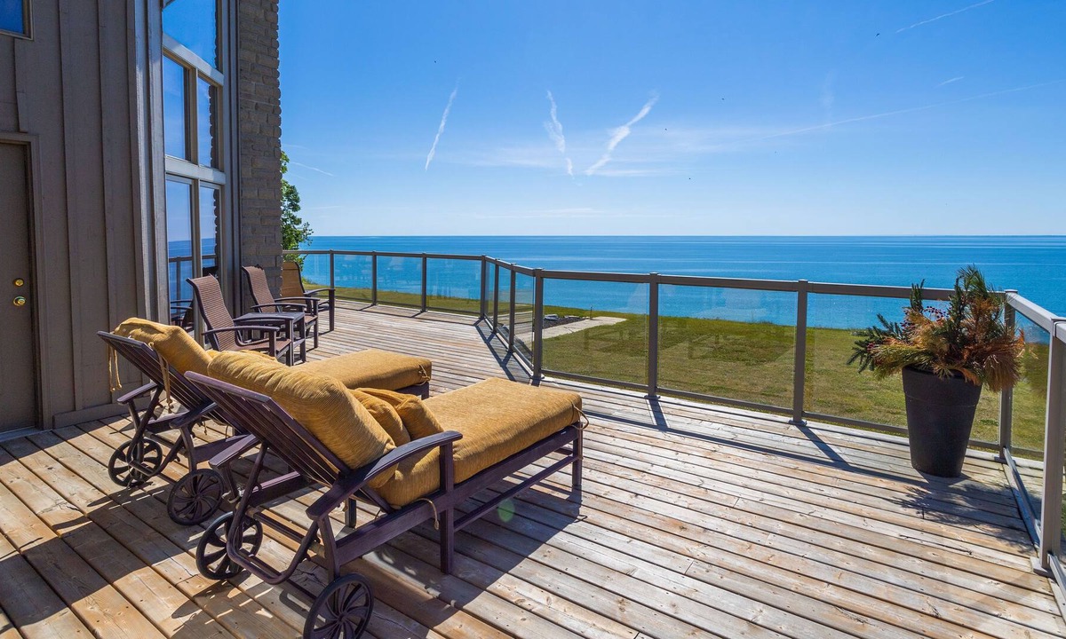 Vittoria Villa | Luxury Villa on Lake Erie