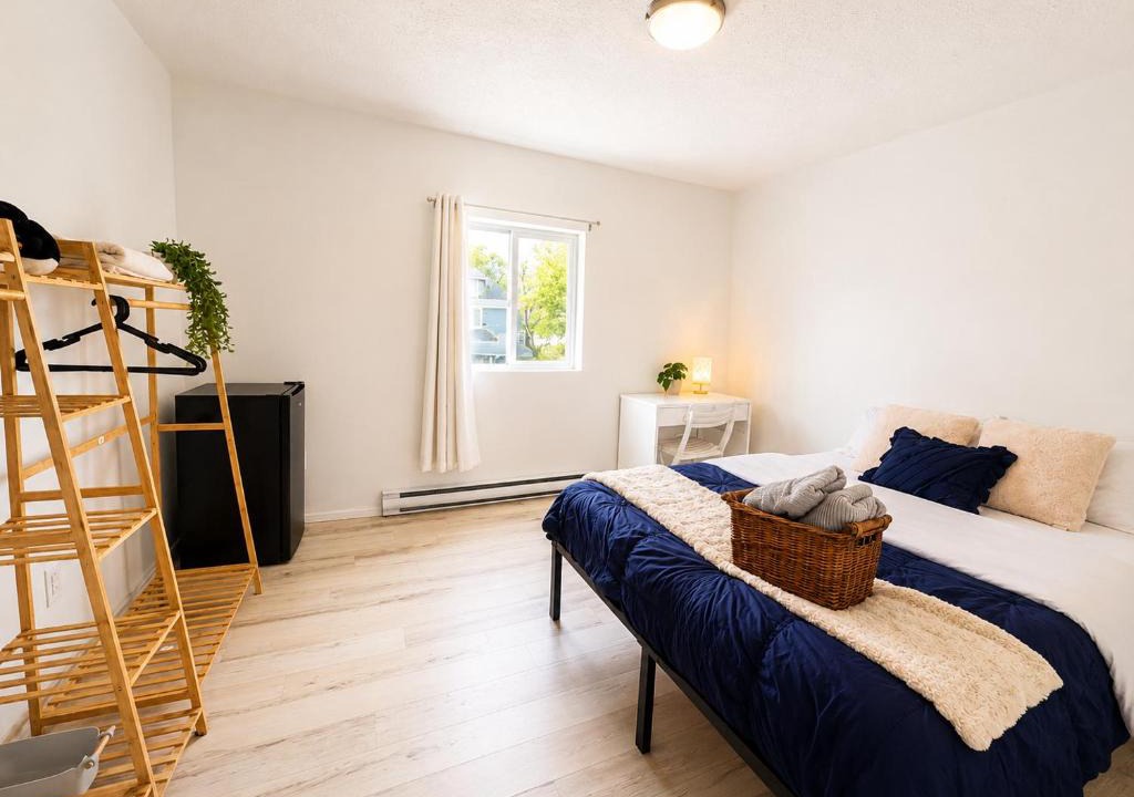 Glace Bay Bed & Breakfast | Màple room & Aurora House