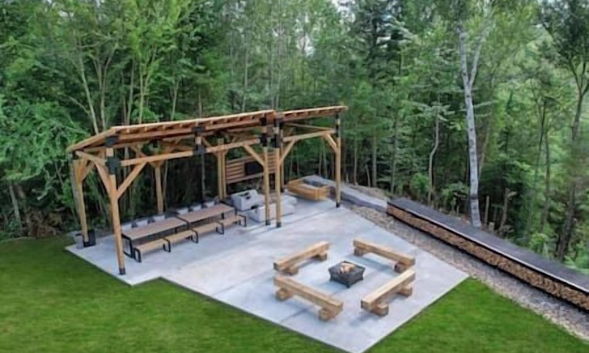 Amherst Apartment | Marbella Cabins: Estate Retreat near Tremblant