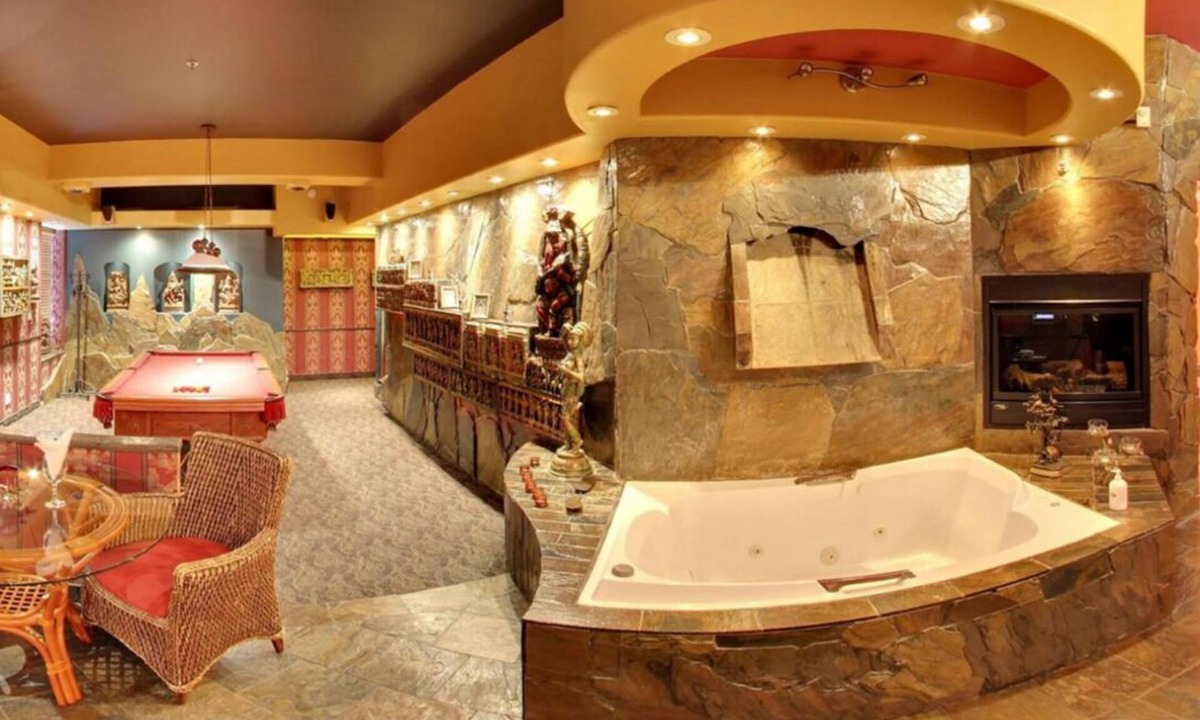 Exchange District Hotel | Mariaggi's Theme Suite Hotel & Spa