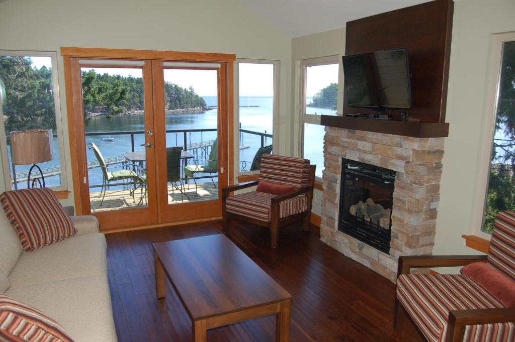 Mayne Island Hotel | Mayne Island Resort