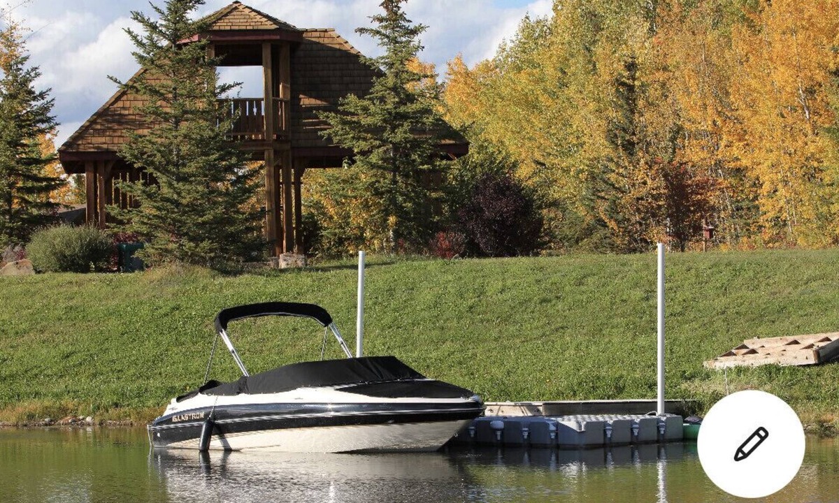 Parkland Beach Cottage | Meridian Beach Cottage - Private Dock and Hot Tub
