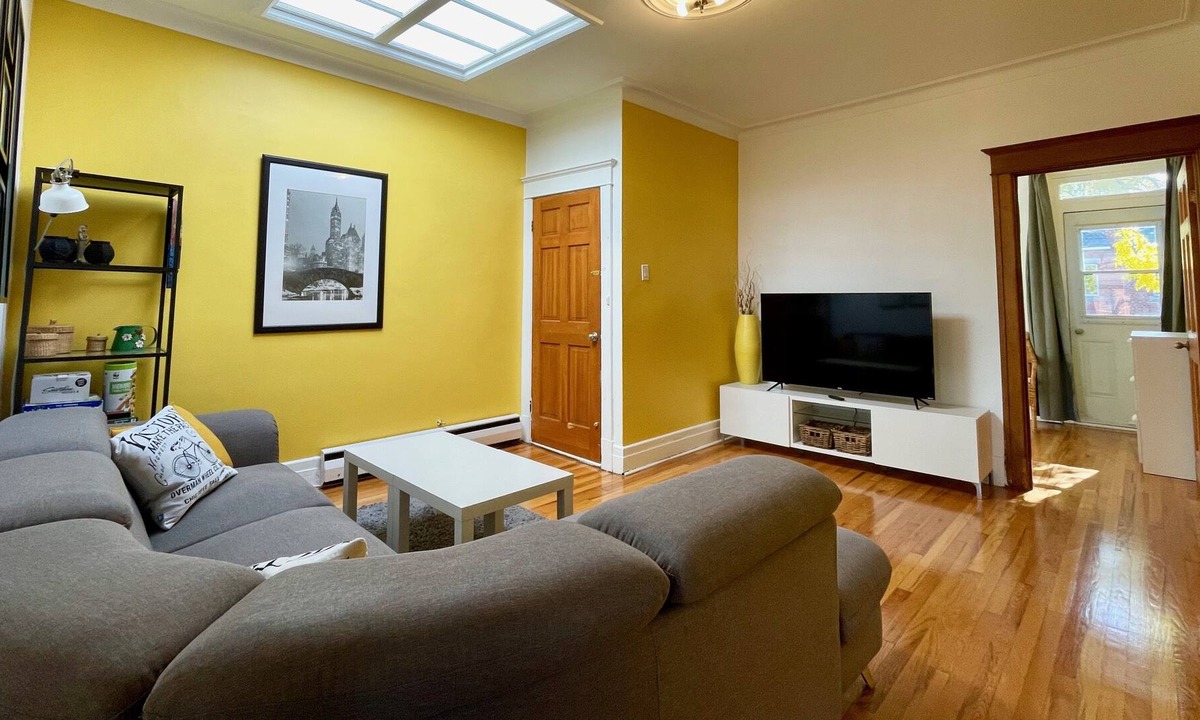 Saint-Simon Apartment | Metro Crémazie - 2 Bedrooms