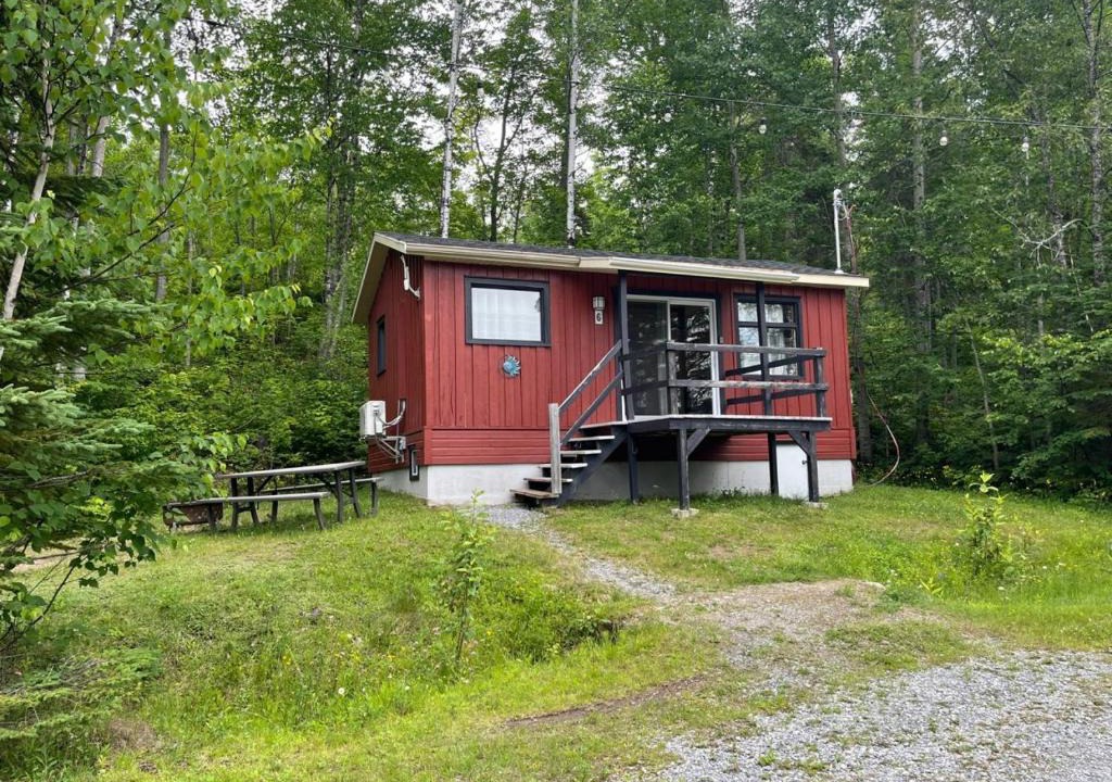 Pohenegamook House | Mini chalet intime votre escapade d ete au lac