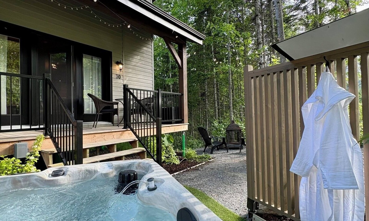 Adstock House | Mini chalet pour 2 -SPA et plein air -Le EVA