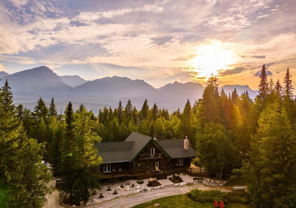 Golden Cabin | Moberly Lodge