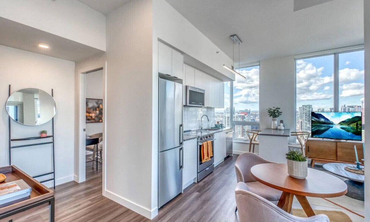 Victoria Park Apartment | Modern 1 Bedroom Apartment near Downtown | BLVD Beltline Building