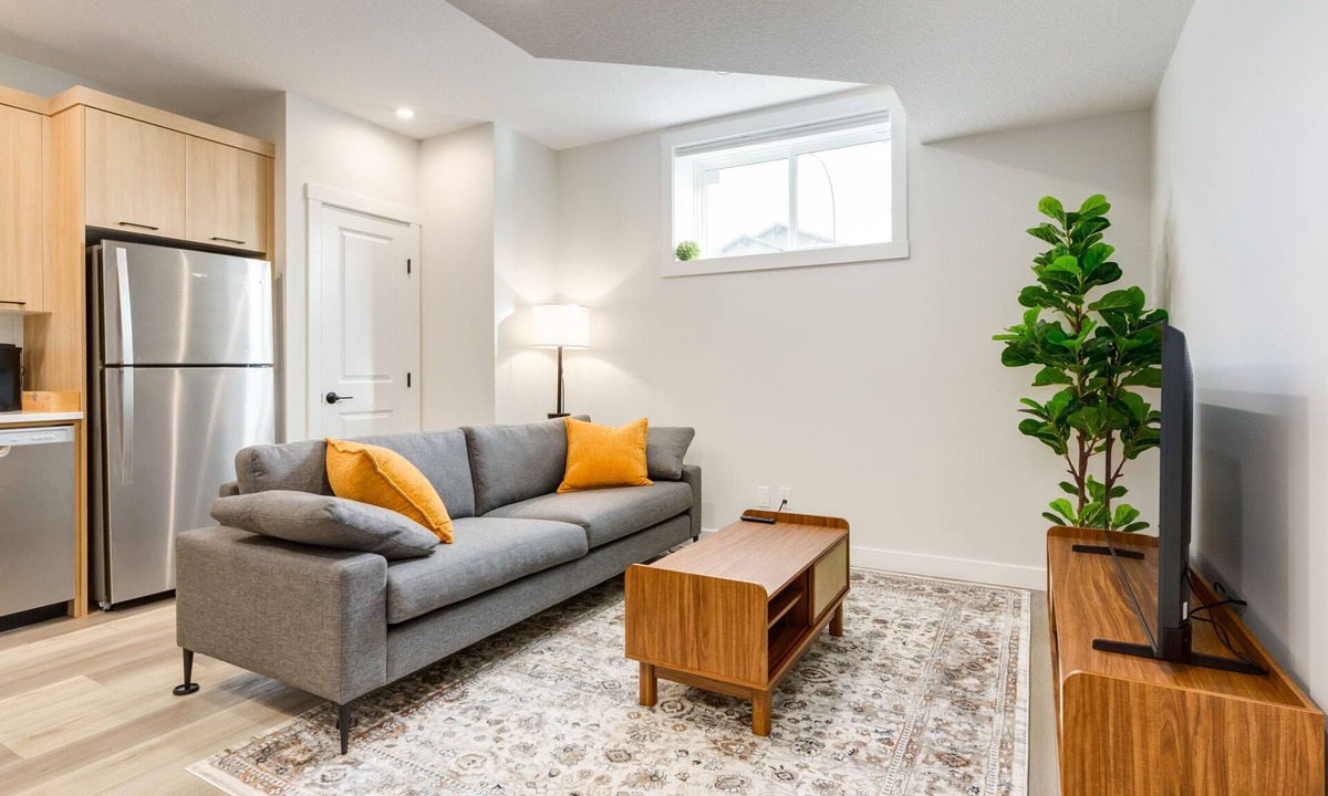 Keith House | Modern 1BR Suite |Private Entry|Full Equipped Kitchen| Banff Access