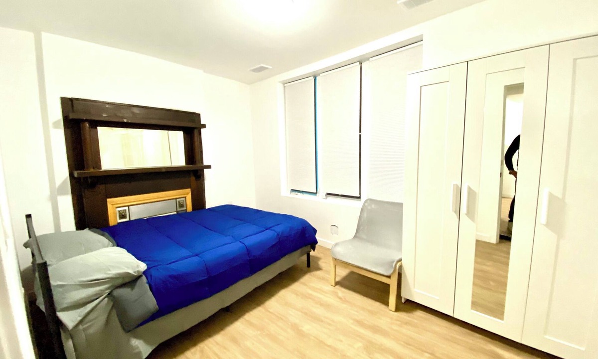 West Bend Apartment | Modern 2 bedroom apartment next to Dundas West Station