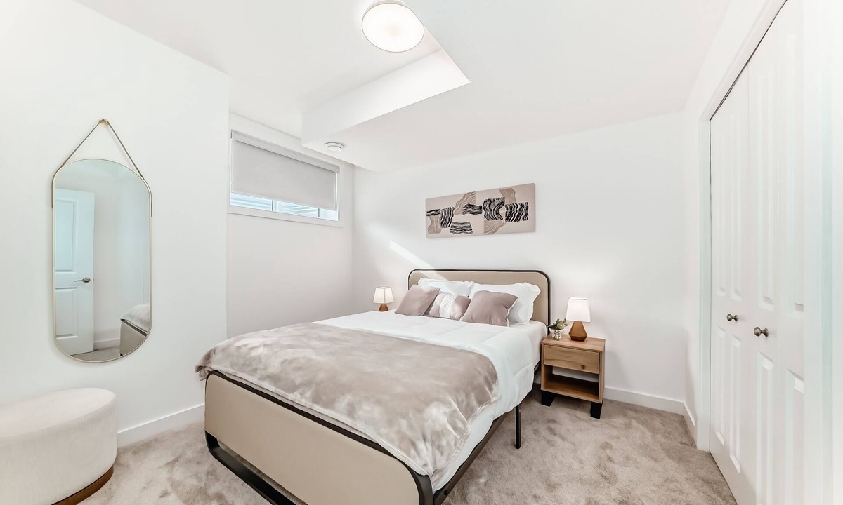 Calgary Apartment | Modern 2 Bedroom Suite Near YYC Airport - Sleeps 4