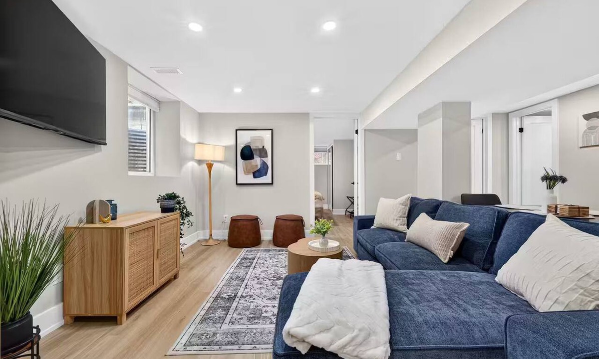 Whitby House | Modern 2 King Suite Parking DT Whitby