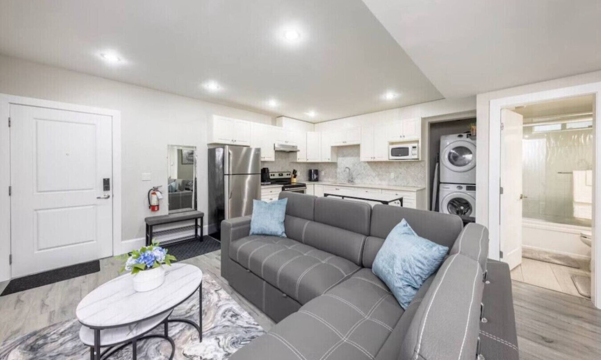 South Newton House | Modern 2BR Retreat |Free Parking |Desk| Fast Wi-Fi